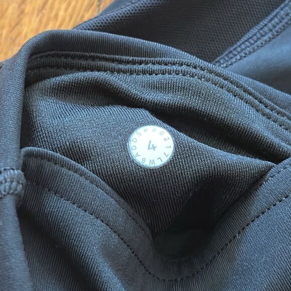 Lululemon Train Times Crop (17") Black great pre owned condition mesh detail - Picture 7 of 11